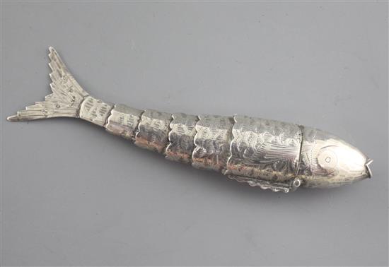 A George III novelty silver vinaigrette modelled as an articulated fish, by Joseph Wilmore, 9.2cm.